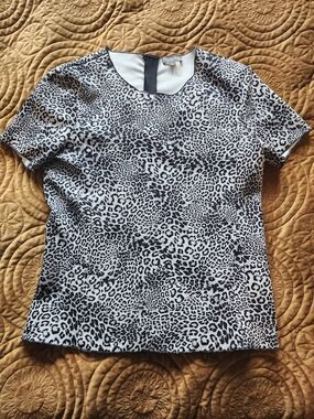 Vince Camuto Black & White Leopard Short Sleeve Top